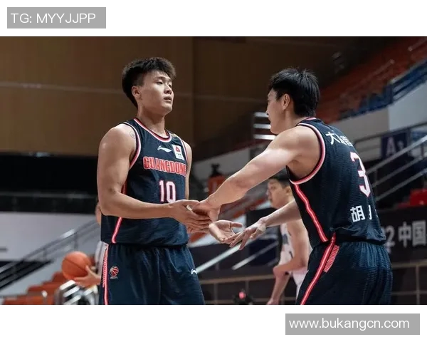 CBA精彩对决回顾广东队与东莞队的巅峰对抗录像分析